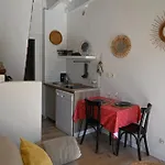 Avec Terrasse Proche à Appartement *